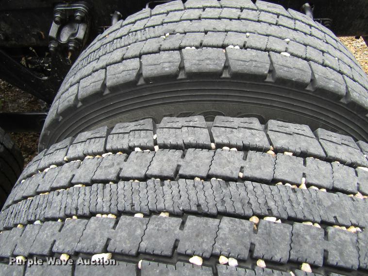 image for item DF3861 2007 Kenworth T600 semi truck