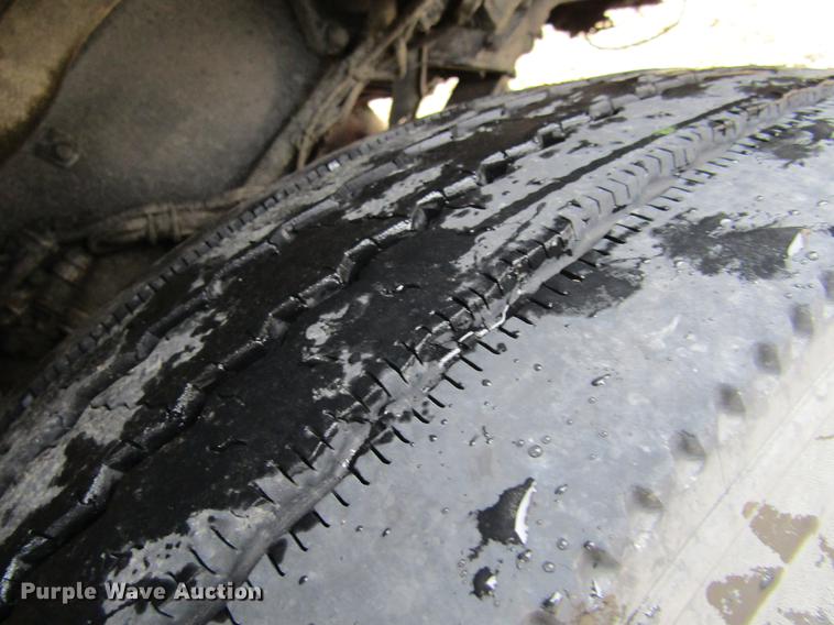 image for item DF3861 2007 Kenworth T600 semi truck