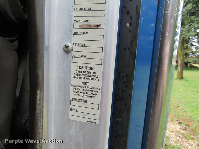 image for item DF3861 2007 Kenworth T600 semi truck