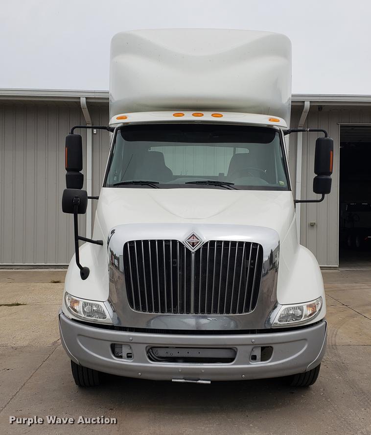 image for item EF9869 2005 International 8600 semi truck