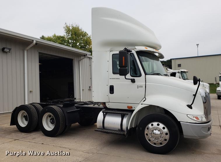 image for item EF9869 2005 International 8600 semi truck