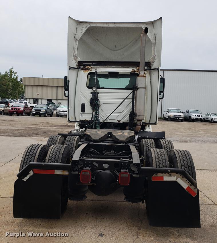 image for item EF9869 2005 International 8600 semi truck