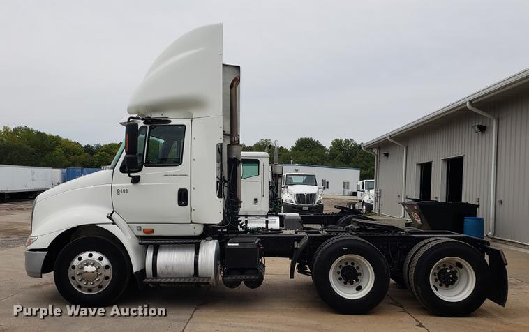 image for item EF9869 2005 International 8600 semi truck