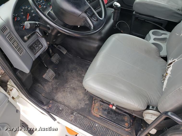 image for item EF9869 2005 International 8600 semi truck