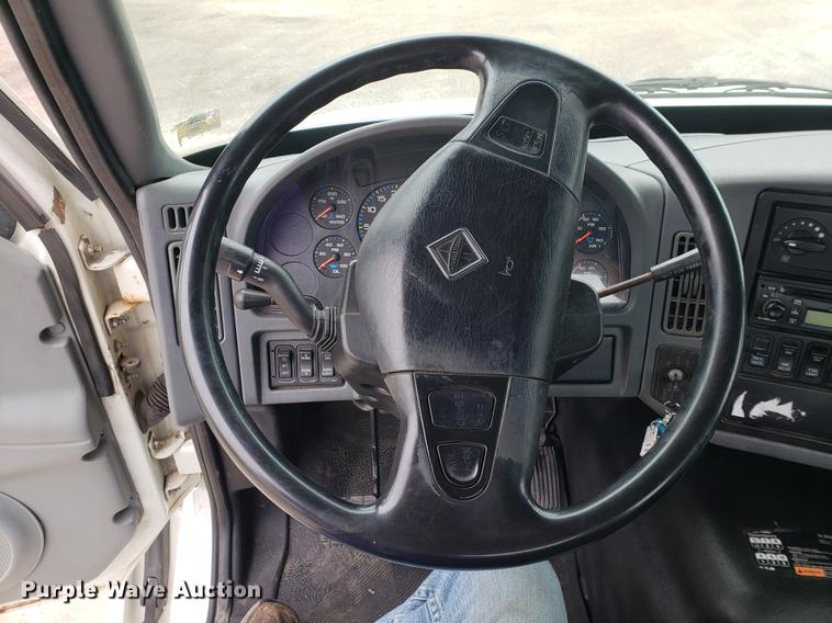 image for item EF9869 2005 International 8600 semi truck