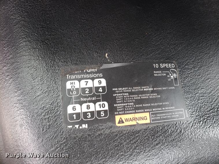 image for item EF9869 2005 International 8600 semi truck