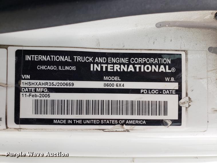image for item EF9869 2005 International 8600 semi truck