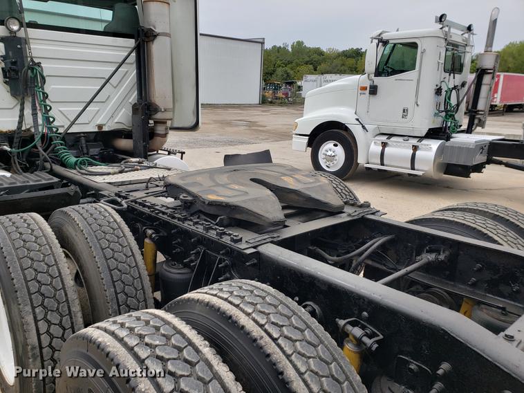 image for item EF9869 2005 International 8600 semi truck
