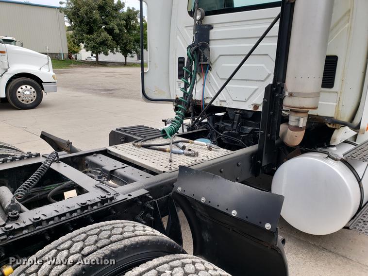 image for item EF9869 2005 International 8600 semi truck