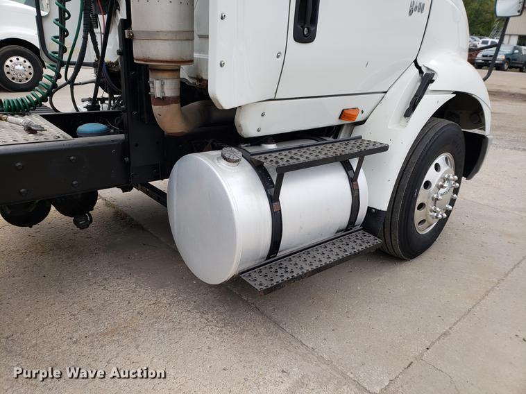 image for item EF9869 2005 International 8600 semi truck