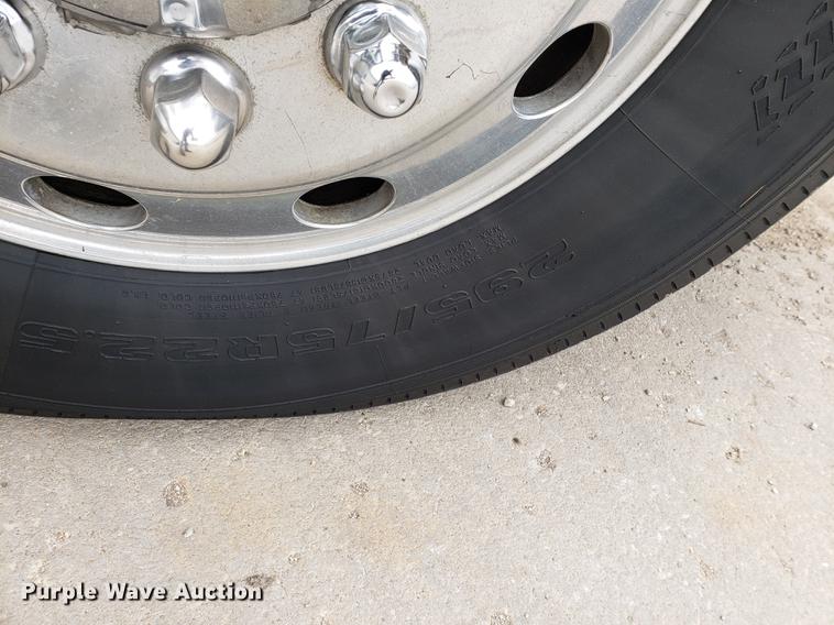 image for item EF9869 2005 International 8600 semi truck