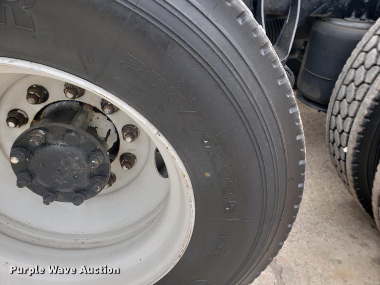 image for item EF9869 2005 International 8600 semi truck