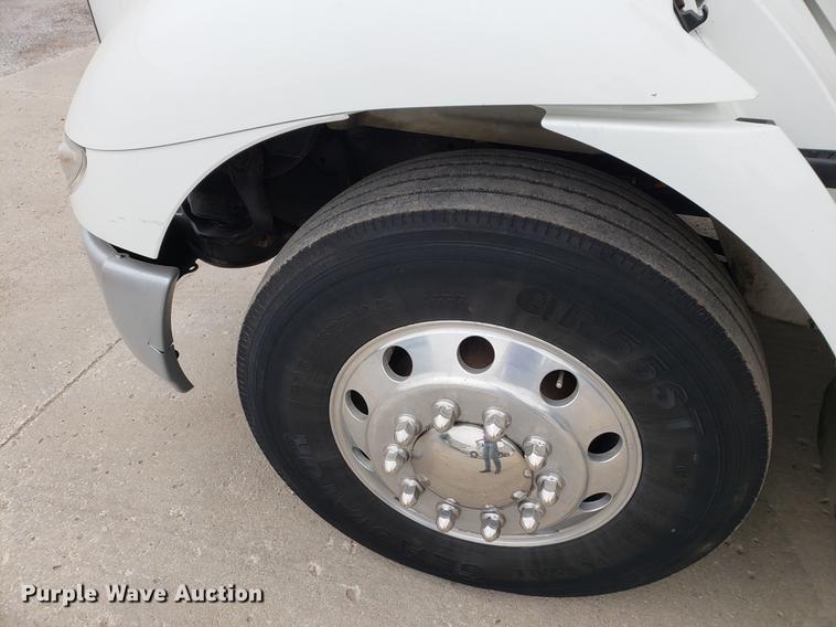 image for item EF9869 2005 International 8600 semi truck