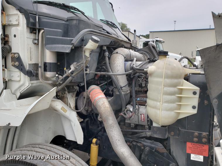 image for item EF9869 2005 International 8600 semi truck