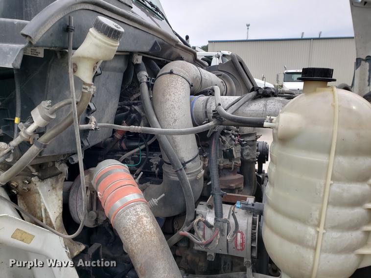 image for item EF9869 2005 International 8600 semi truck