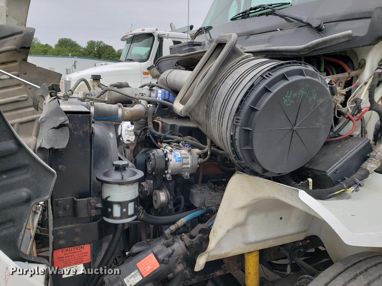 image for item EF9869 2005 International 8600 semi truck