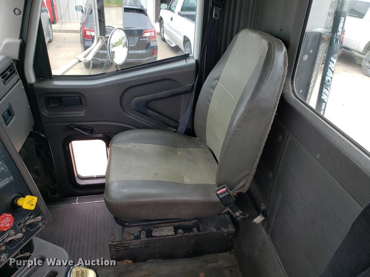 image for item EF9872 2001 International 9100i semi truck