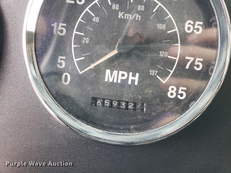 image for item EF9872 2001 International 9100i semi truck