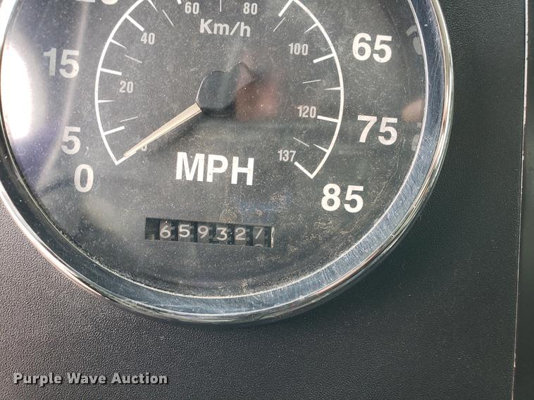 image for item EF9872 2001 International 9100i semi truck