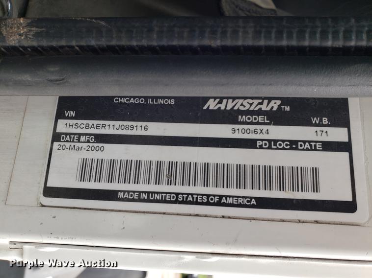 image for item EF9872 2001 International 9100i semi truck