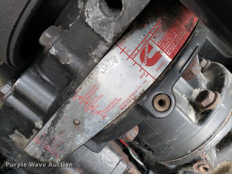 image for item EF9872 2001 International 9100i semi truck