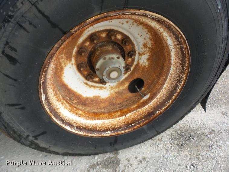 image for item EI9905 1986 Merritt livestock trailer