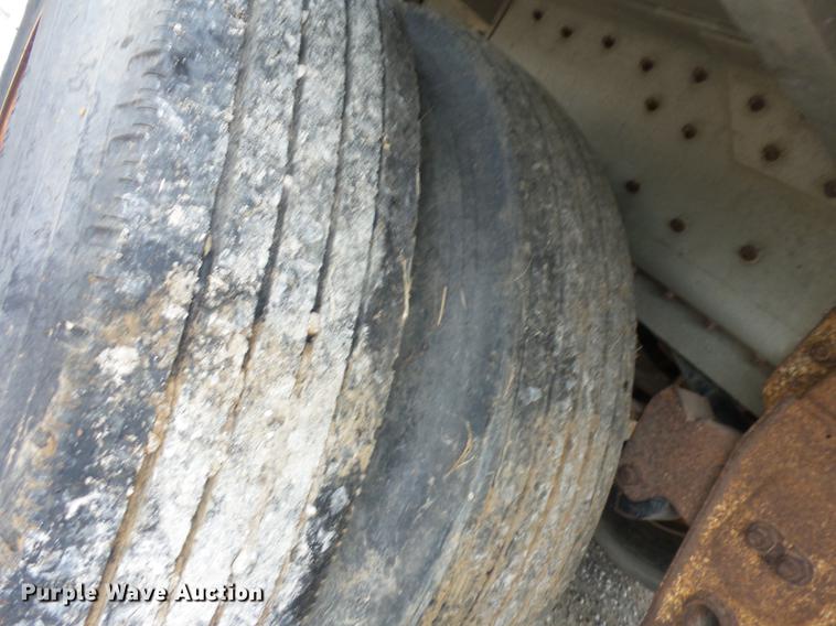 image for item EI9905 1986 Merritt livestock trailer