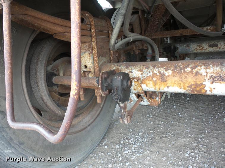 image for item EI9905 1986 Merritt livestock trailer