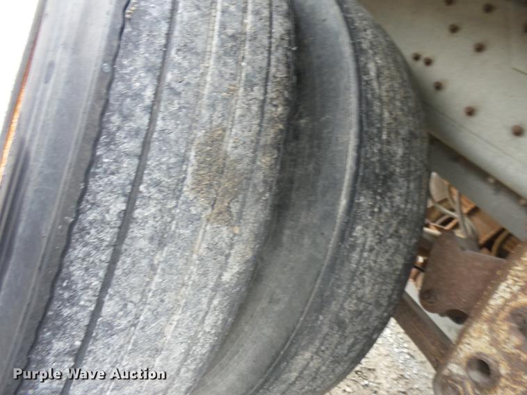 image for item EI9905 1986 Merritt livestock trailer