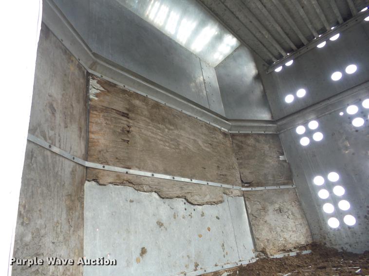 image for item EI9905 1986 Merritt livestock trailer