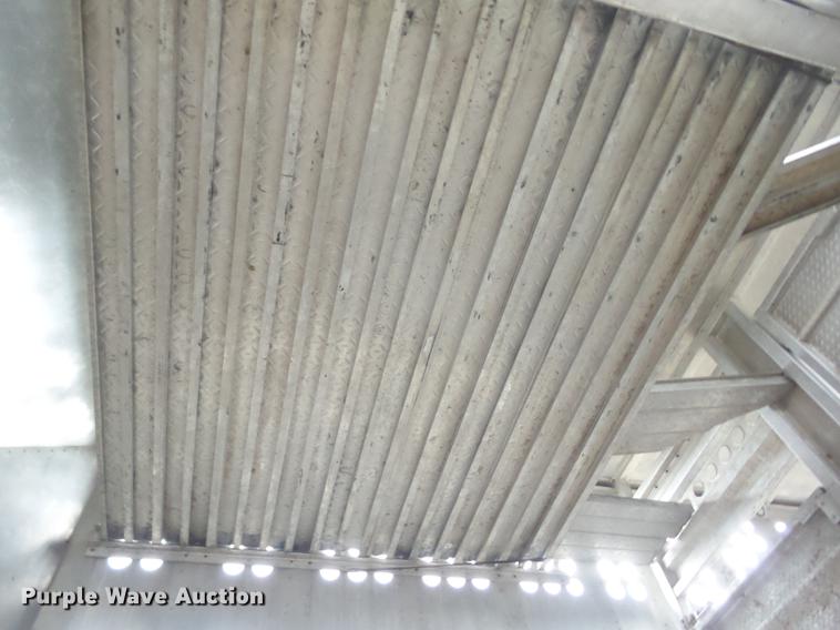 image for item EI9905 1986 Merritt livestock trailer