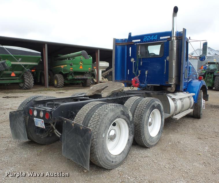 image for item EI9910 2007 Kenworth T800 semi truck