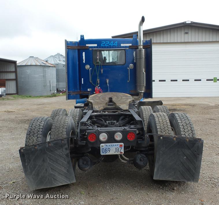 image for item EI9910 2007 Kenworth T800 semi truck