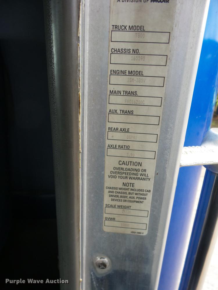 image for item EI9910 2007 Kenworth T800 semi truck