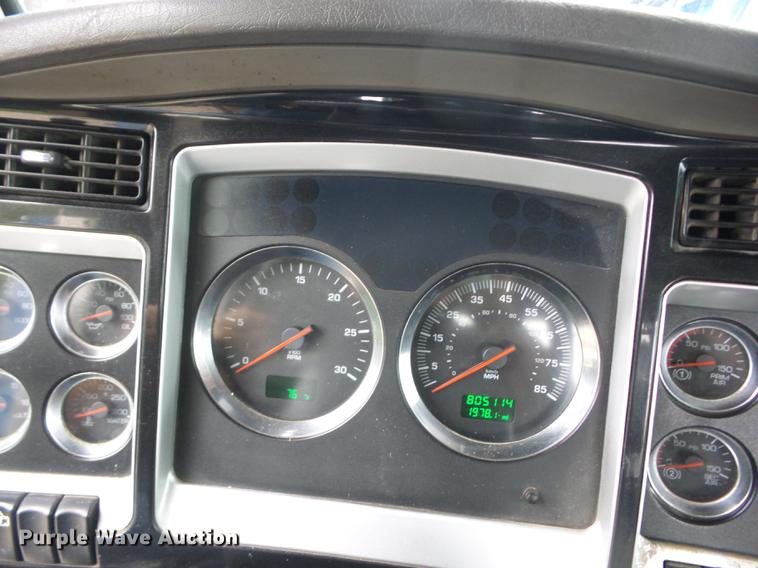 image for item EI9910 2007 Kenworth T800 semi truck