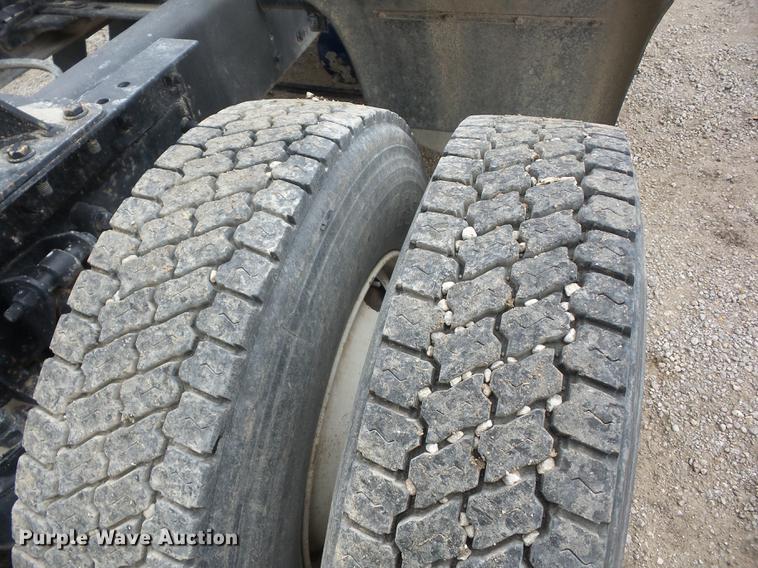 image for item EI9910 2007 Kenworth T800 semi truck