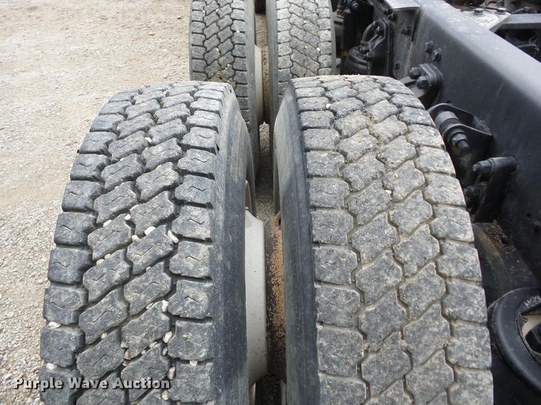 image for item EI9910 2007 Kenworth T800 semi truck