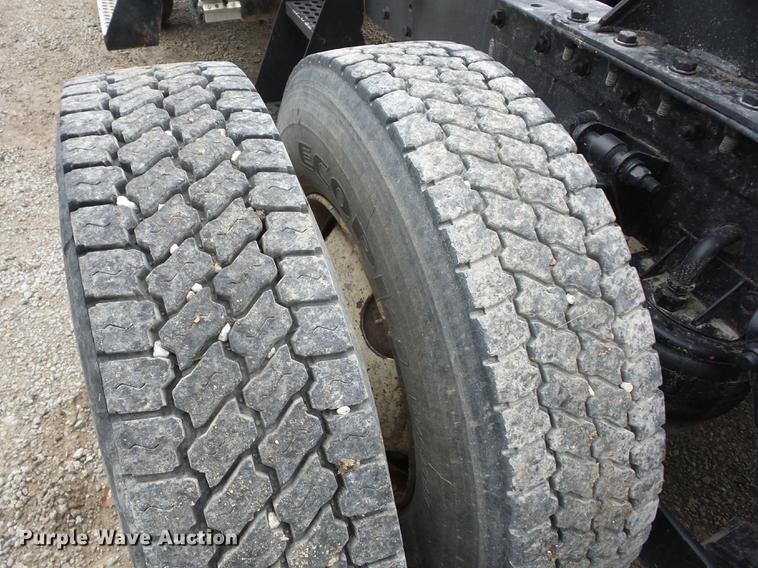 image for item EI9910 2007 Kenworth T800 semi truck