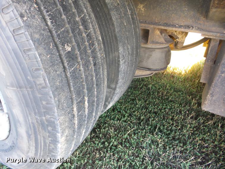 image for item EI9951 1990 Trail King TK70HTP-482 tilt deck equipment trailer