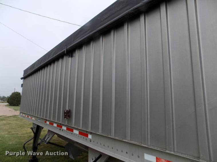 image for item ER9107 1994 Farris double hopper bottom grain trailer