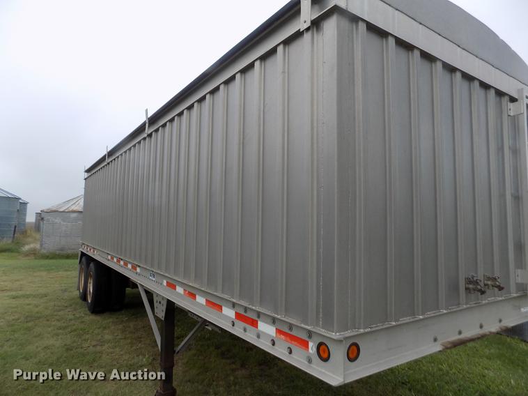 image for item ER9107 1994 Farris double hopper bottom grain trailer