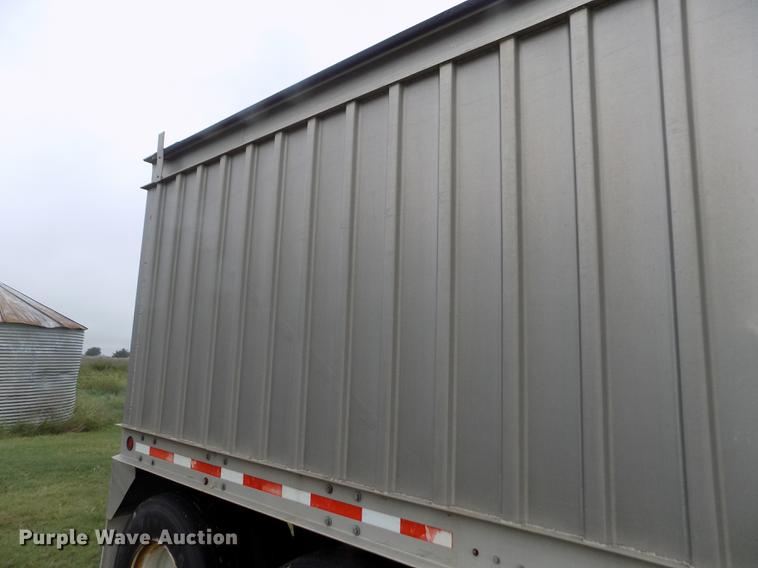 image for item ER9107 1994 Farris double hopper bottom grain trailer