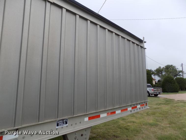 image for item ER9107 1994 Farris double hopper bottom grain trailer