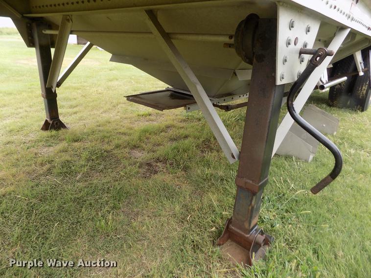 image for item ER9107 1994 Farris double hopper bottom grain trailer