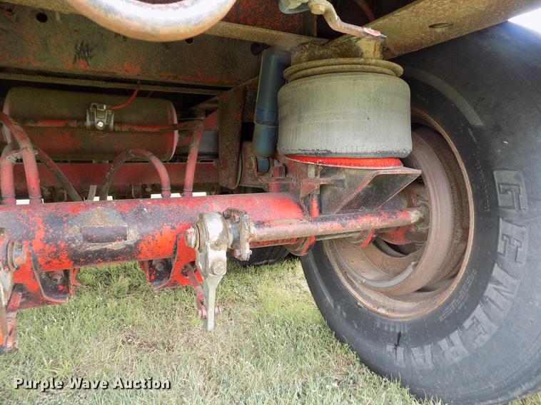 image for item ER9107 1994 Farris double hopper bottom grain trailer