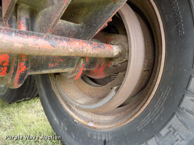 image for item ER9107 1994 Farris double hopper bottom grain trailer