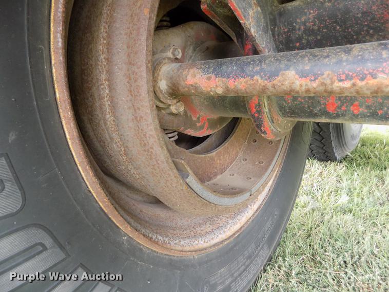 image for item ER9107 1994 Farris double hopper bottom grain trailer