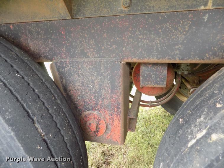 image for item ER9107 1994 Farris double hopper bottom grain trailer