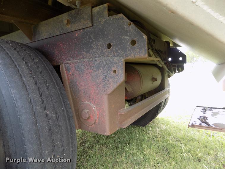 image for item ER9107 1994 Farris double hopper bottom grain trailer