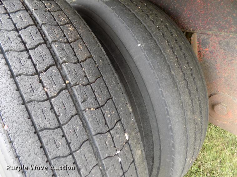 image for item ER9107 1994 Farris double hopper bottom grain trailer